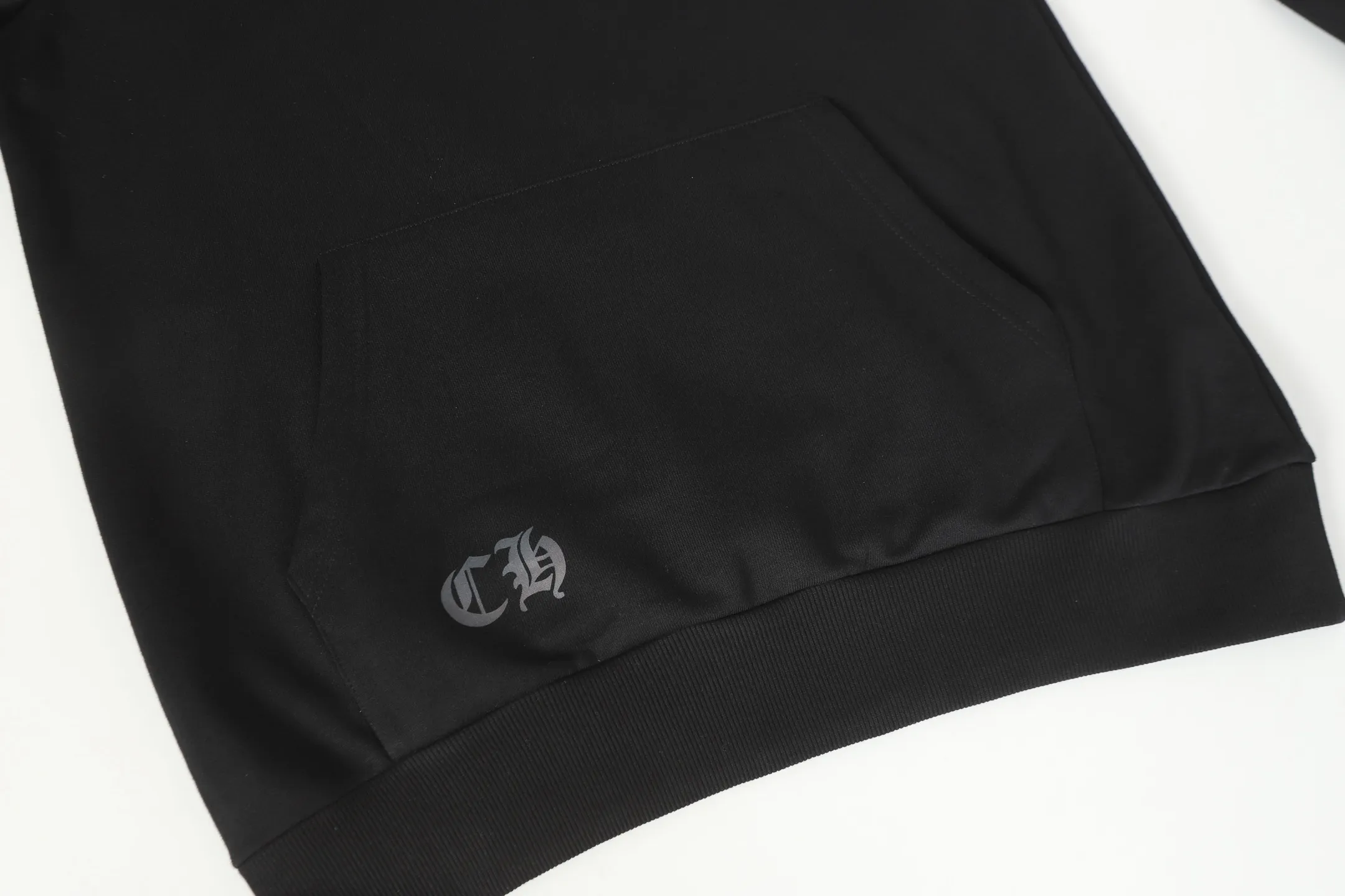 P240 Cross-border model, please do not place an order if you are pursuing quality -Chrome Hearts/Chrome Hearts Colorful🌈Horseshoe Sanskrit printed hooded sweatshirt -High weight, high density and high quality. The wool is soft, delicate and skin-friendly. It feels soft and silky. It has excellent warmth and skin-friendly properties. -Size: S M L XL